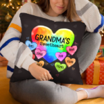 Grandma's So Into Her Sweethearts - Family Personalized Custom Pillow - Birthday Gift For Grandma - 图片 4