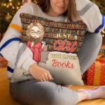 It Was Me Just A Girl Who Loves Book - Personalized Custom Pillow - Christmas Gift For Book Lovers - 图片 3